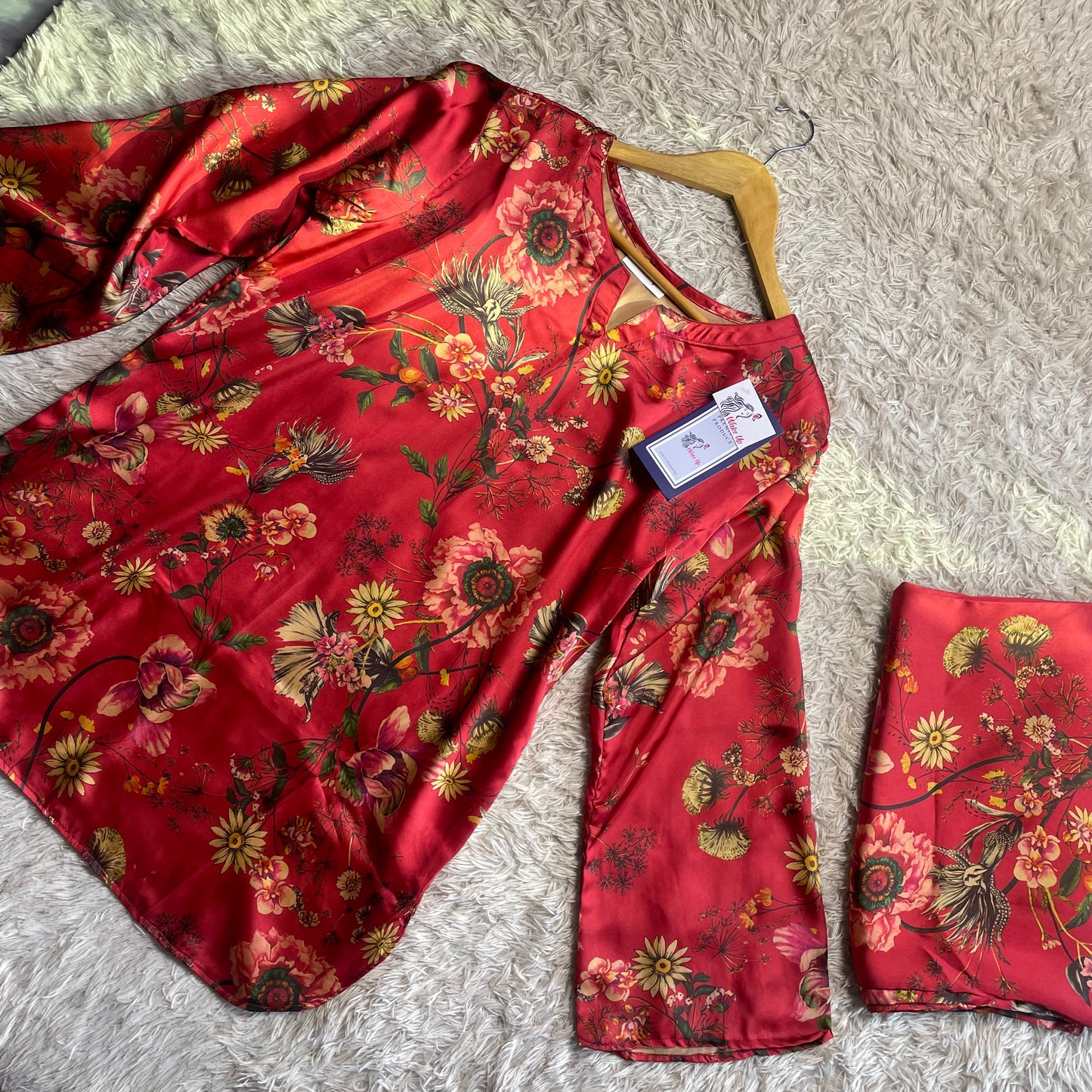 Red floral 🌺