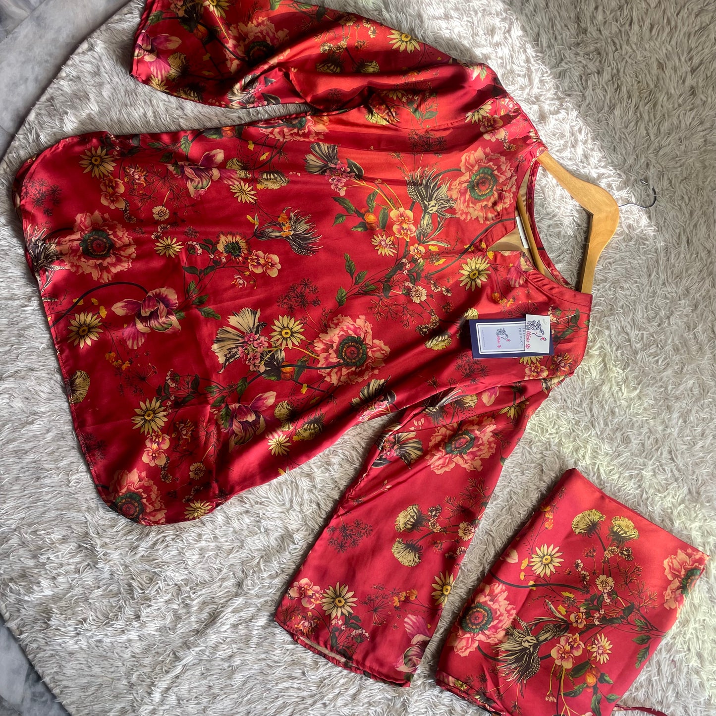 Red floral 🌺
