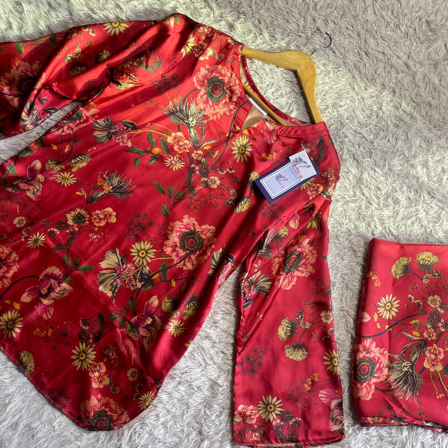 Red floral 🌺