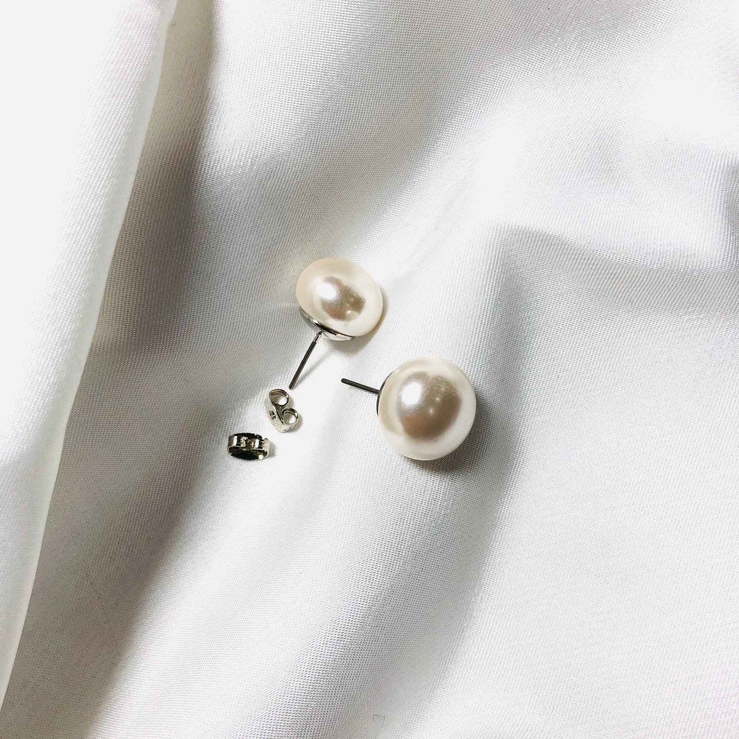 Modern Pearl Studs Earrings