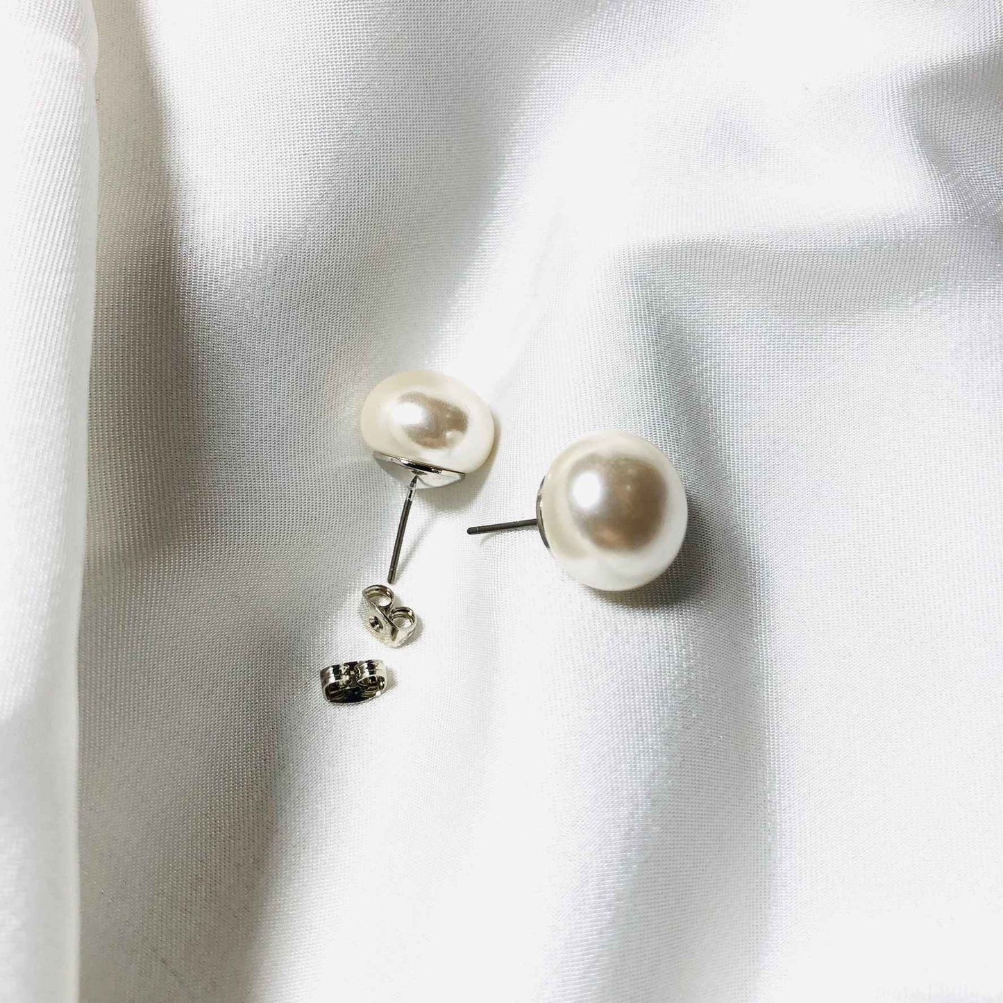 Modern Pearl Studs Earrings